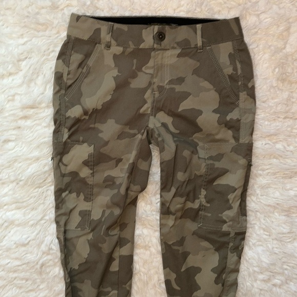 Prana Green Camo Sky Canyon Joggers, Size 0 - Picture 5 of 15
